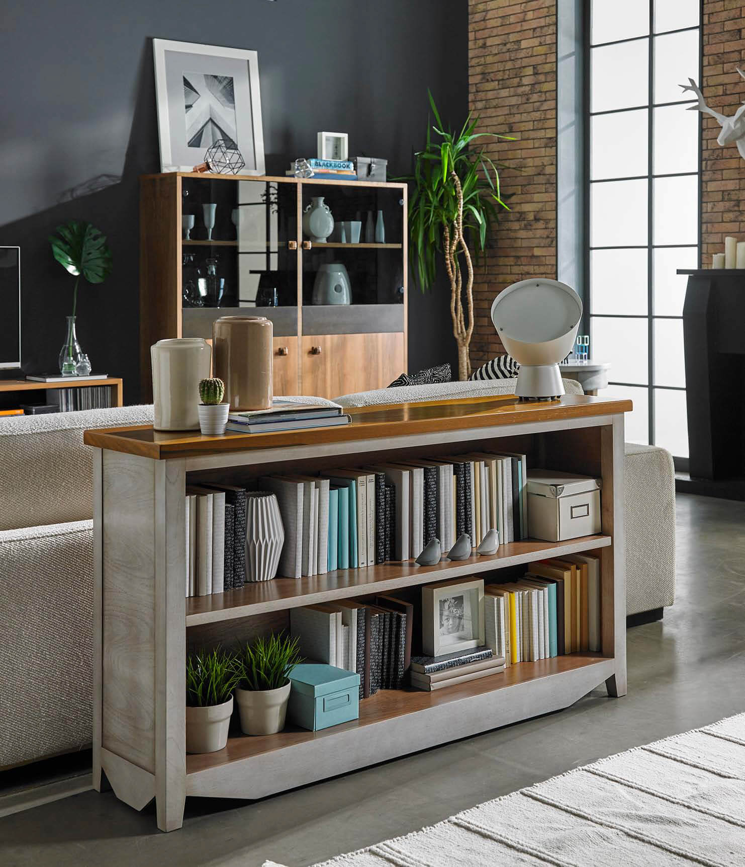 REF. 8137 LIBRERO BAJO ADHARA CON RODAPIE Medias: 135x35x77