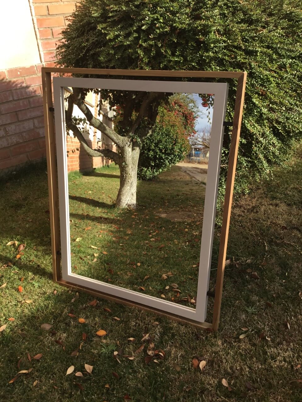 comodal_atenea_espejo_madera_nogal